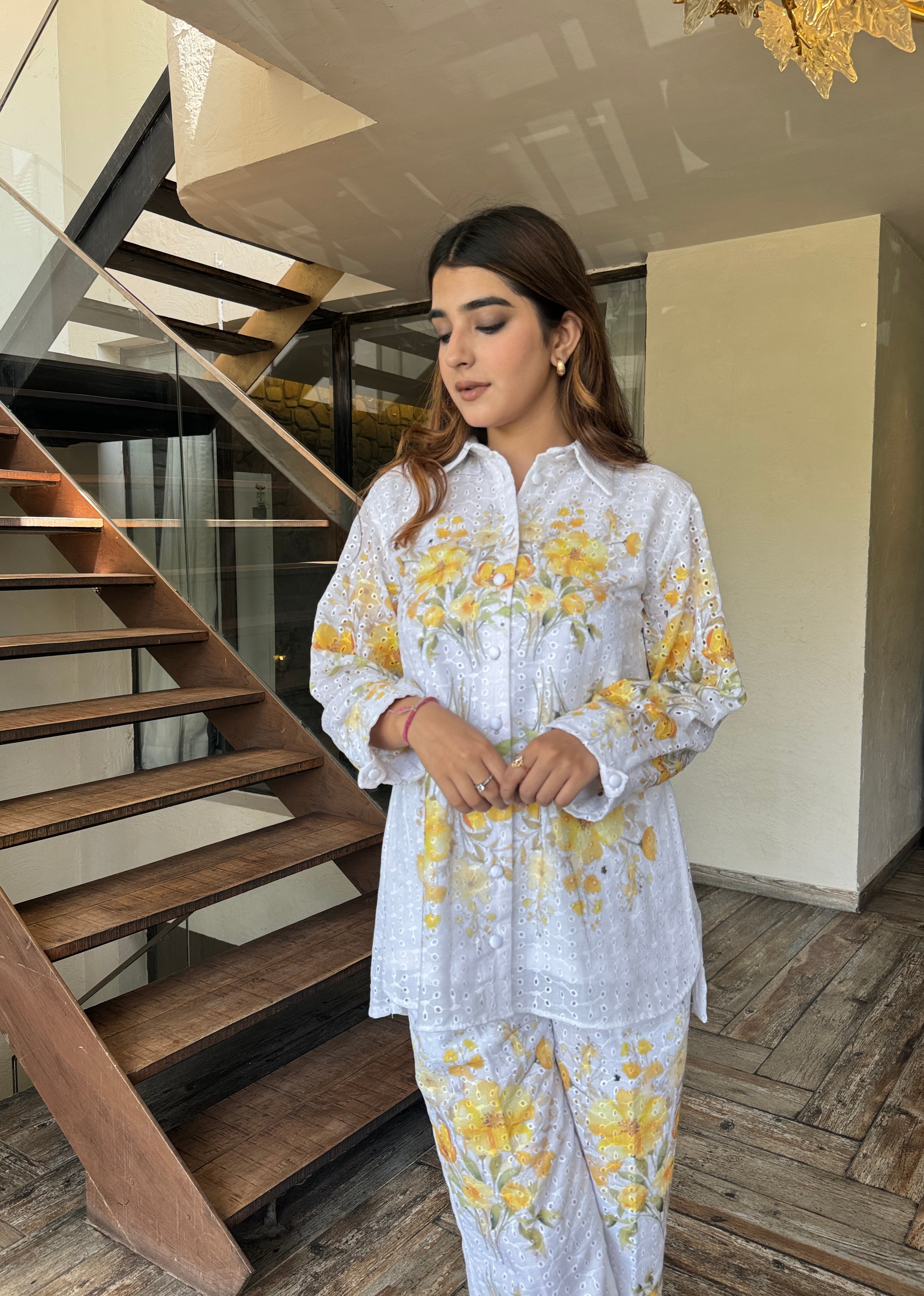 White & yellow Schiffi Coord