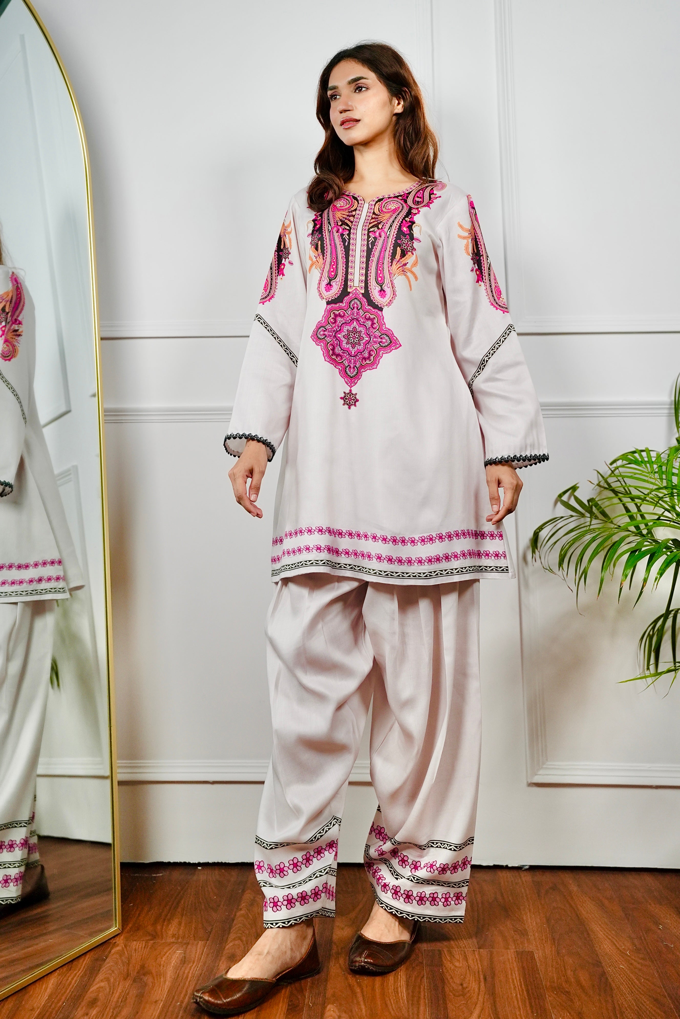 Pearl Paisley Kurta Set