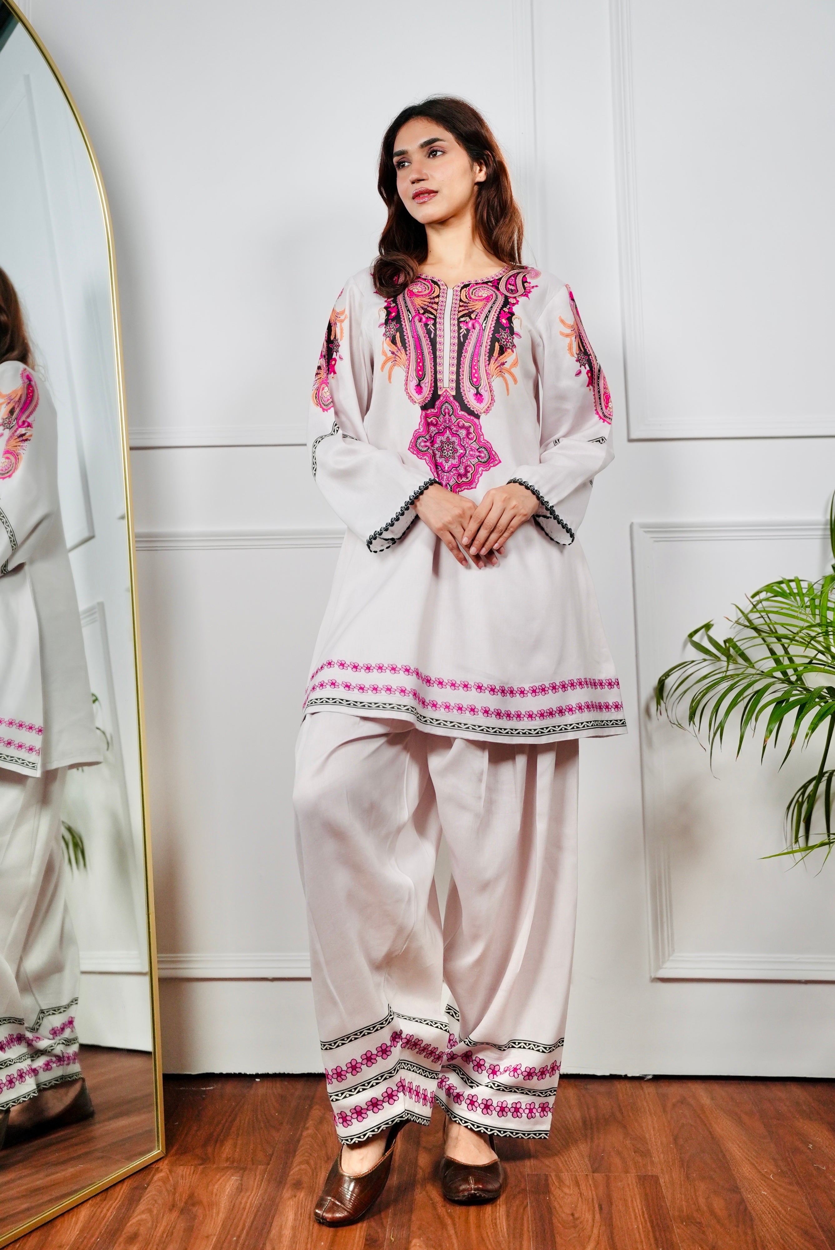 Pearl Paisley Kurta Set