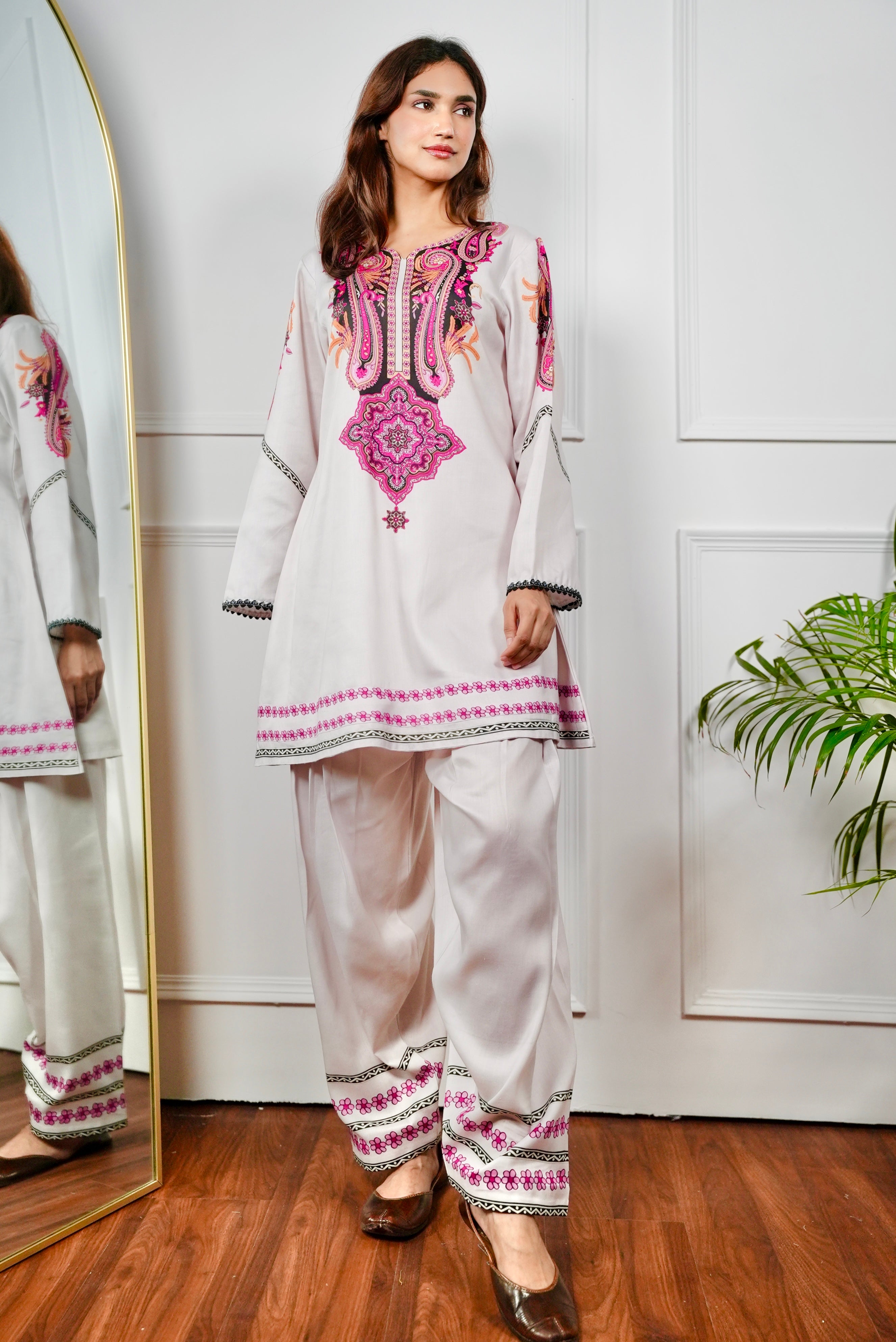 Pearl Paisley Kurta Set