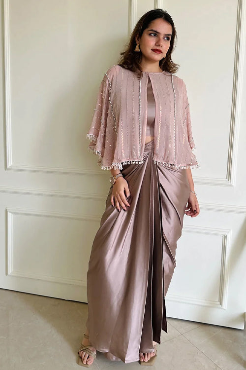 Alia Fusion Set With Embroidered Cape
