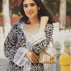 Amaira Pakistani Kurta Set