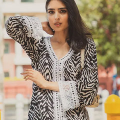 Amaira Pakistani Kurta Set