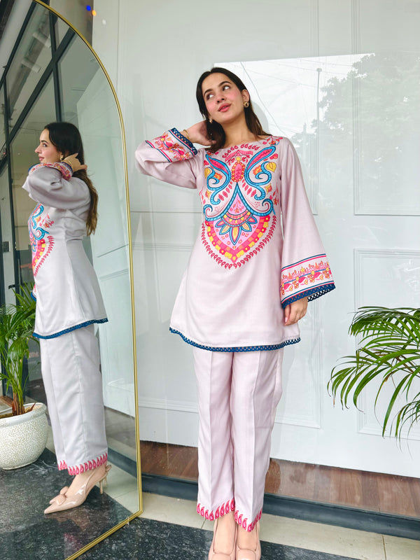Noor-e-Rang Kurta Set