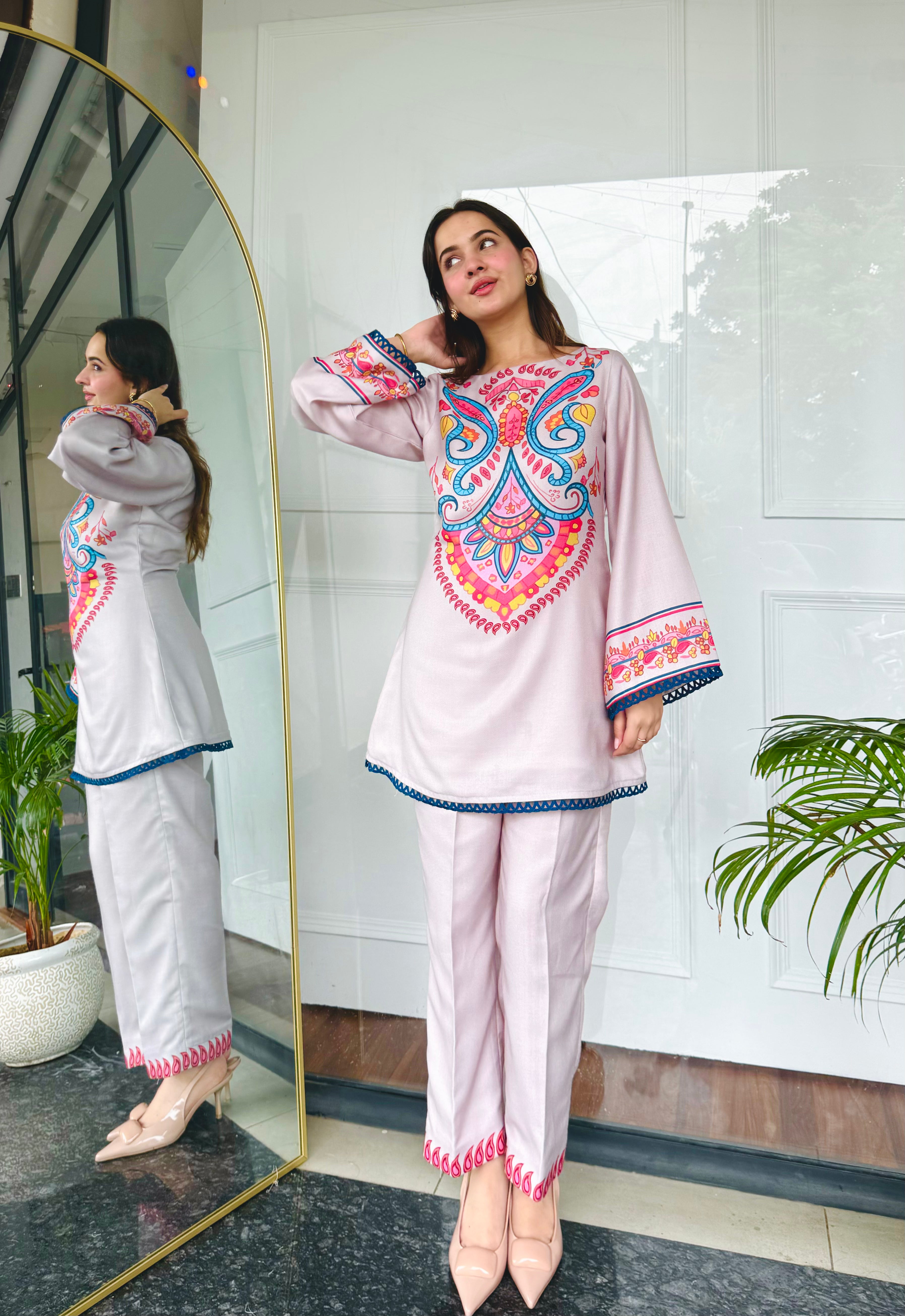 Noor-e-Rang Kurta Set