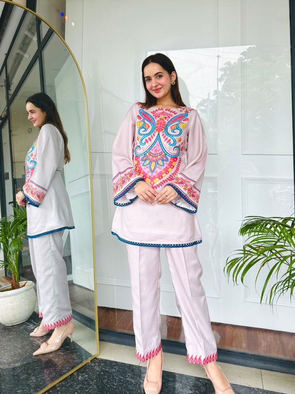 Noor-e-Rang Kurta Set