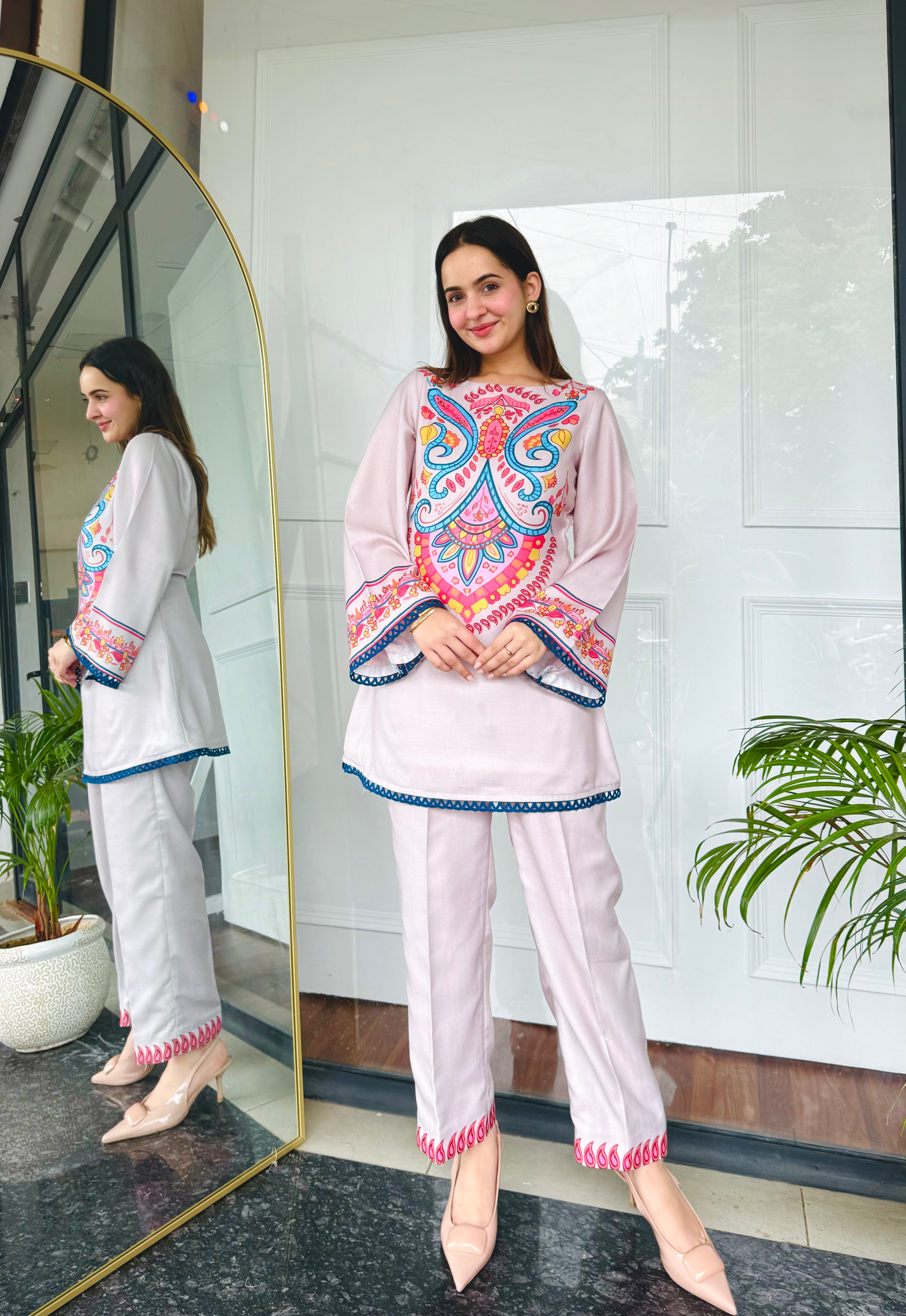 Noor-e-Rang Kurta Set