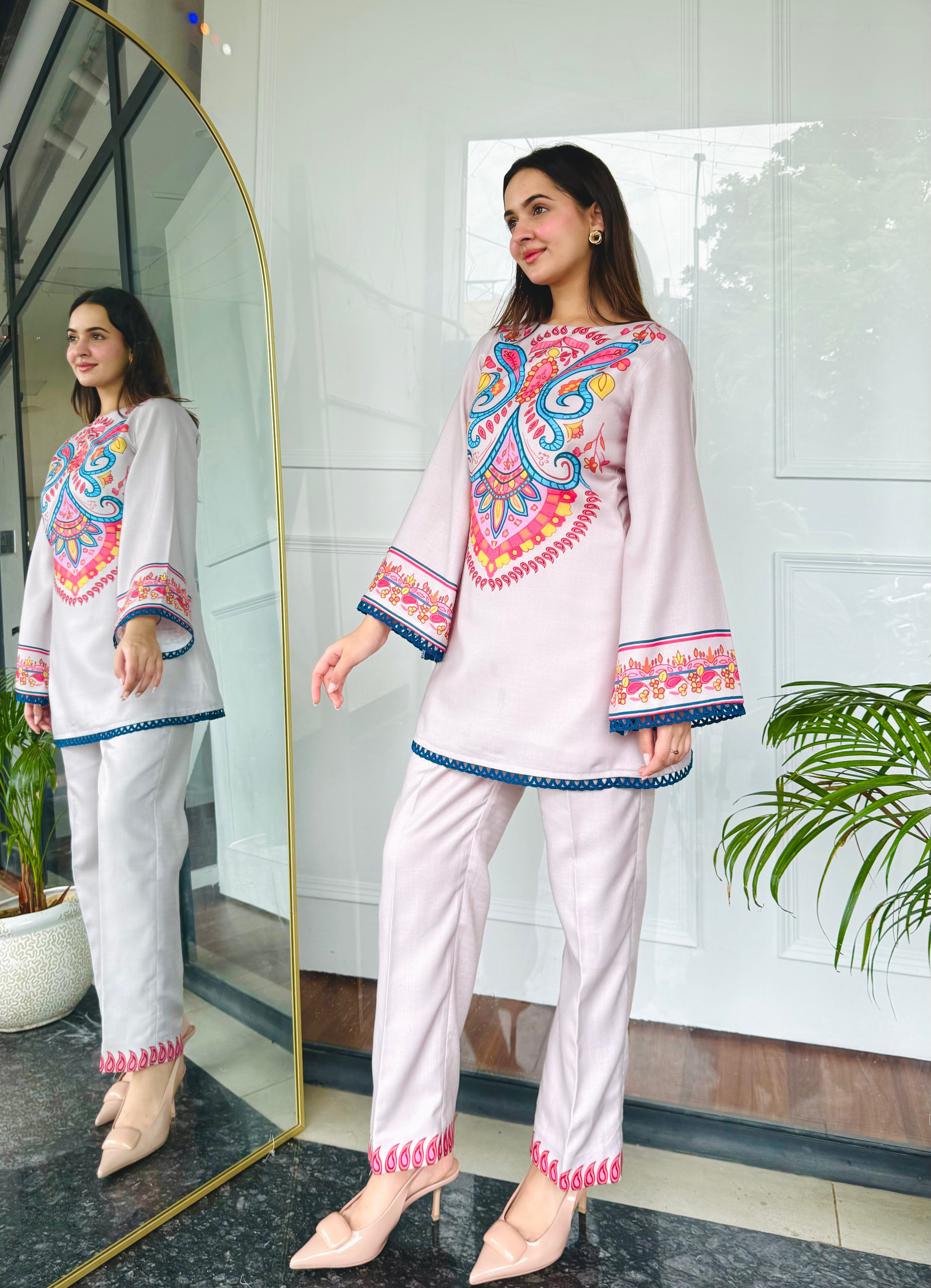Noor-e-Rang Kurta Set