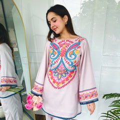Noor-e-Rang Kurta Set