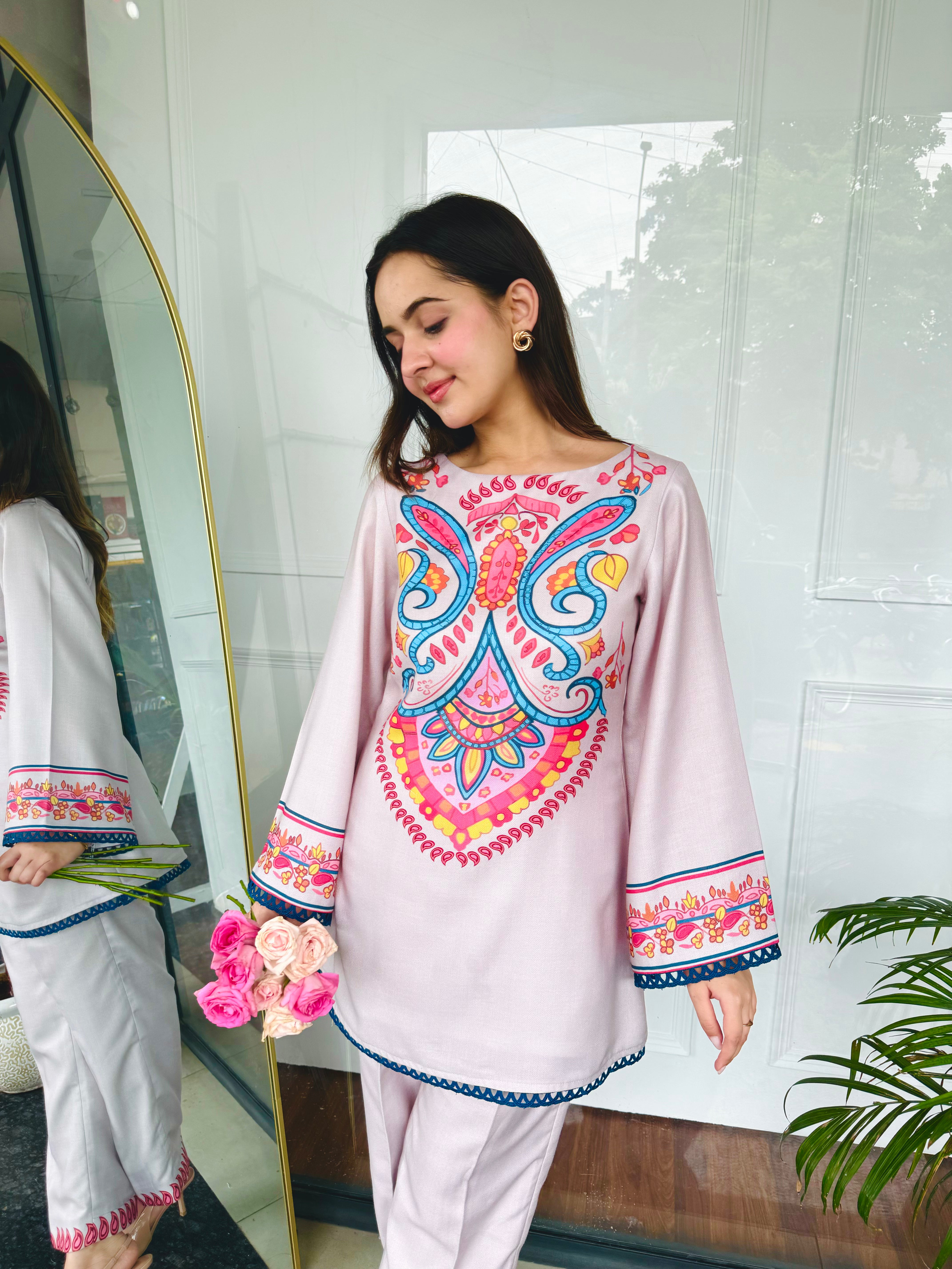 Noor-e-Rang Kurta Set