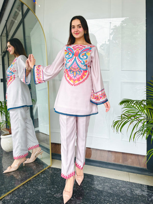 Noor-e-Rang Kurta Set