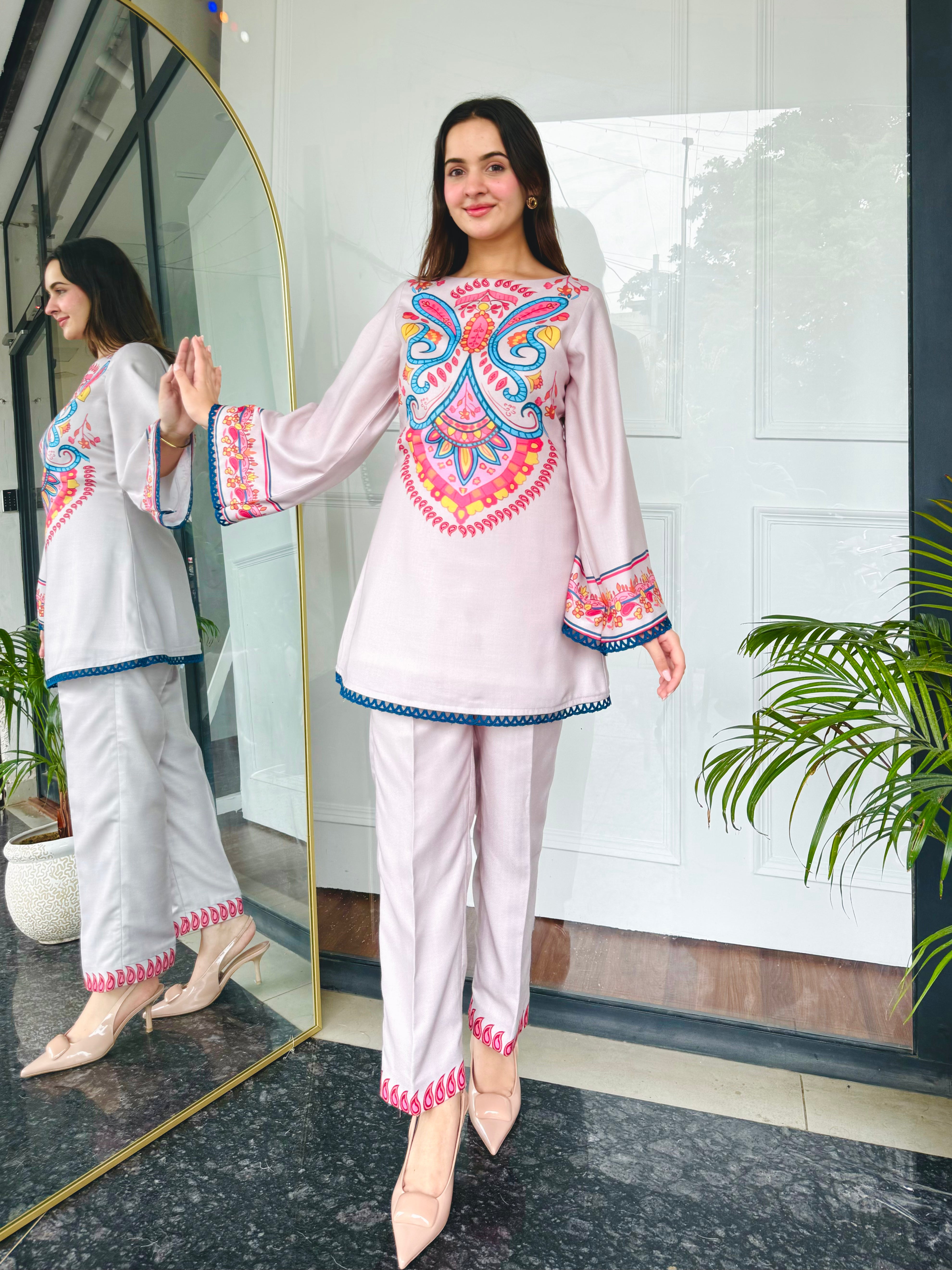 Noor-e-Rang Kurta Set