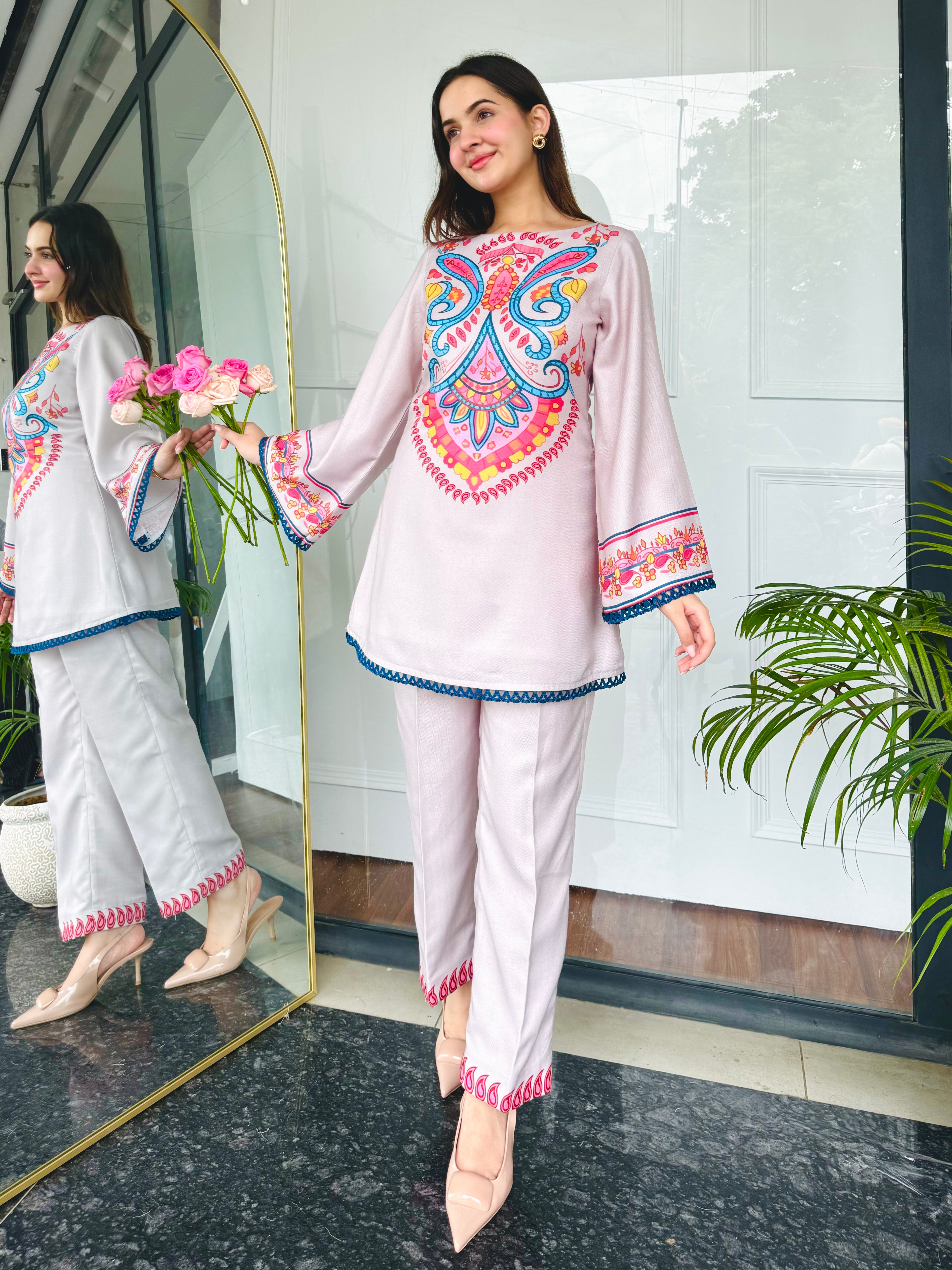 Noor-e-Rang Kurta Set