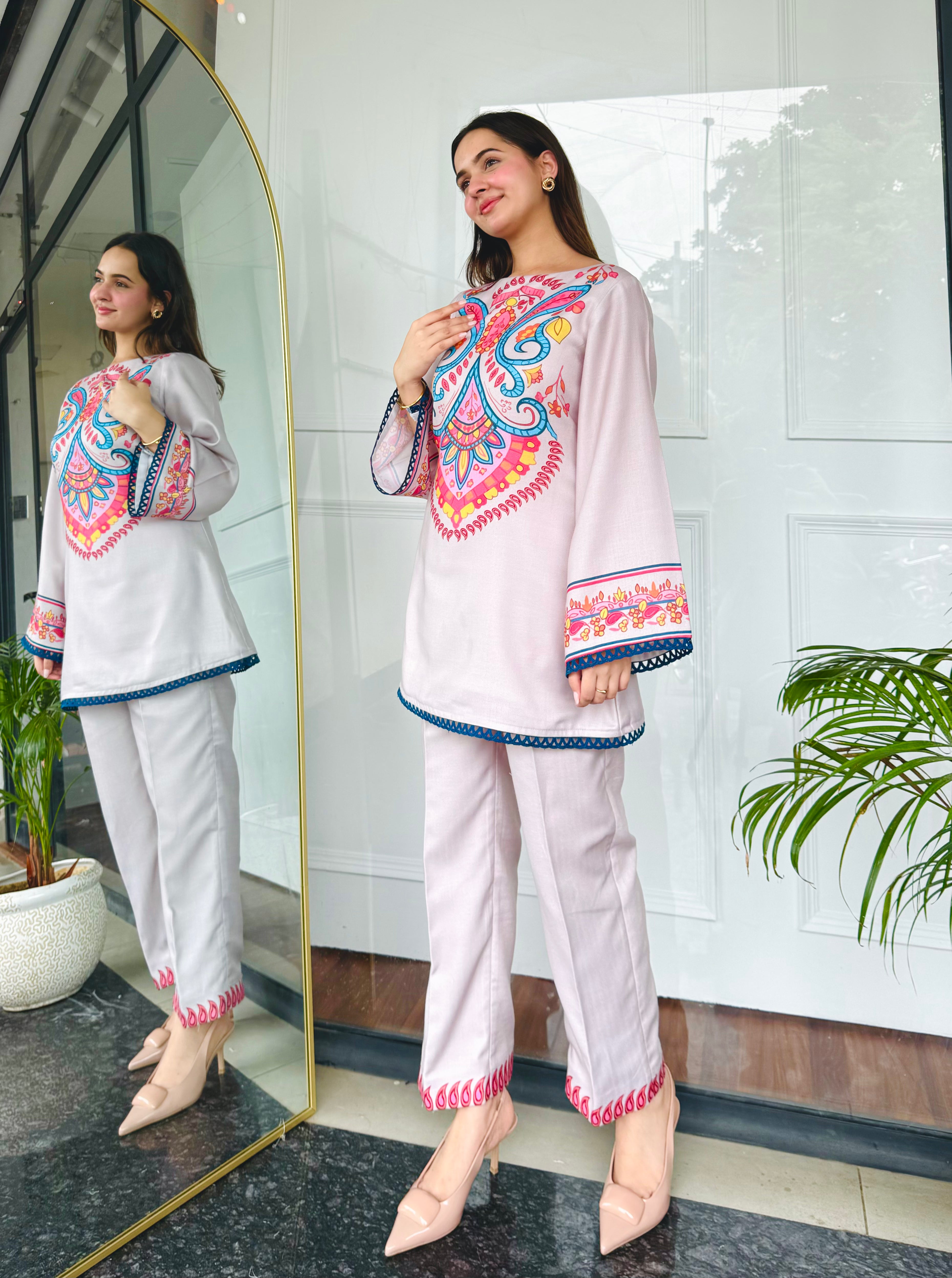 Noor-e-Rang Kurta Set