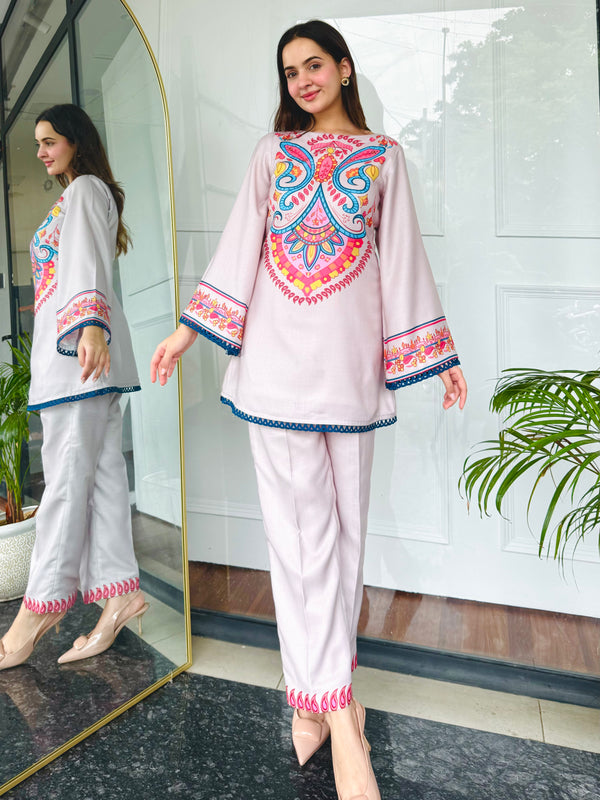 Noor-e-Rang Kurta Set