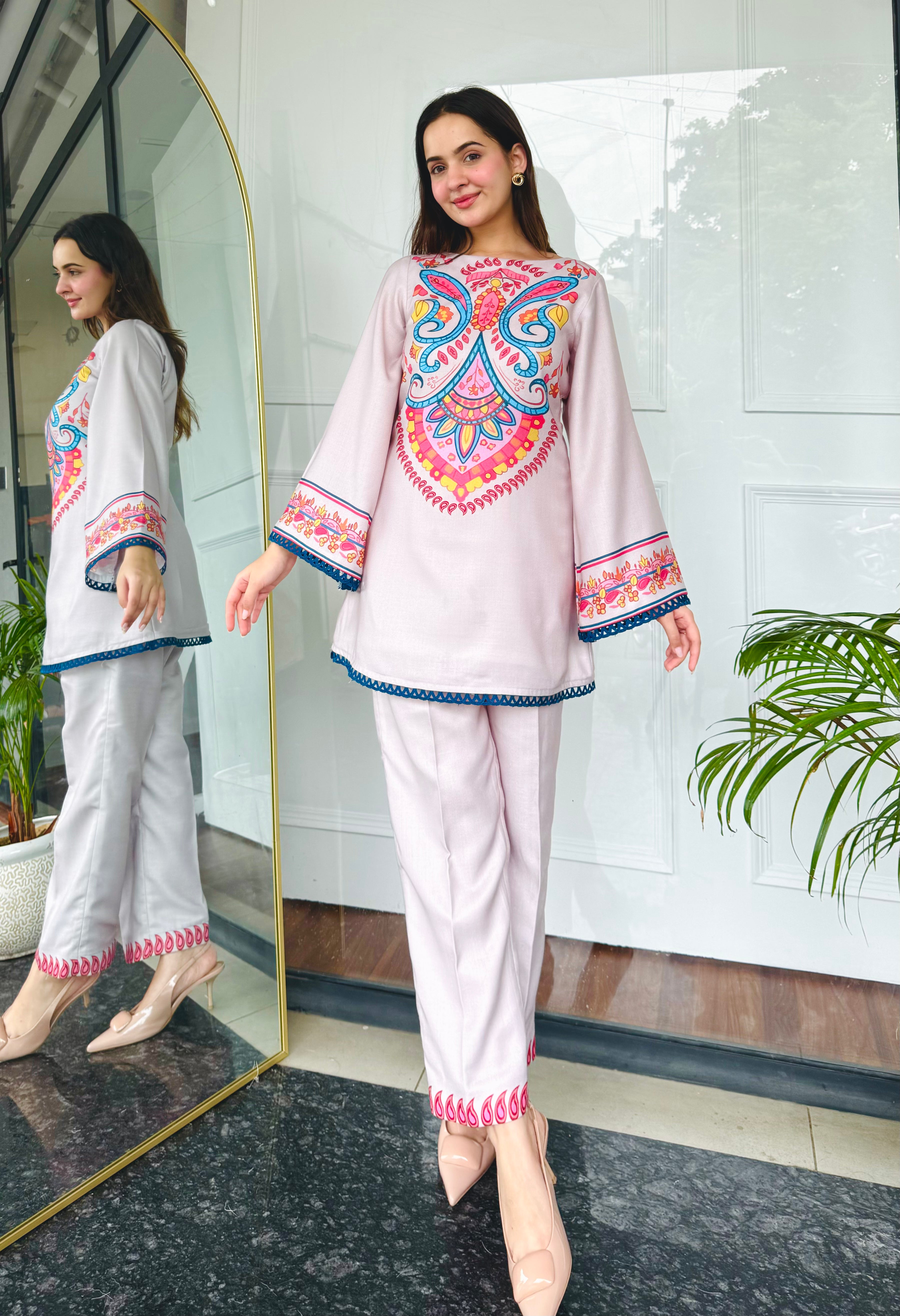 Noor-e-Rang Kurta Set