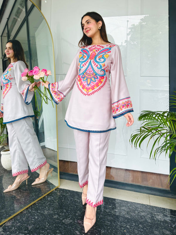 Noor-e-Rang Kurta Set