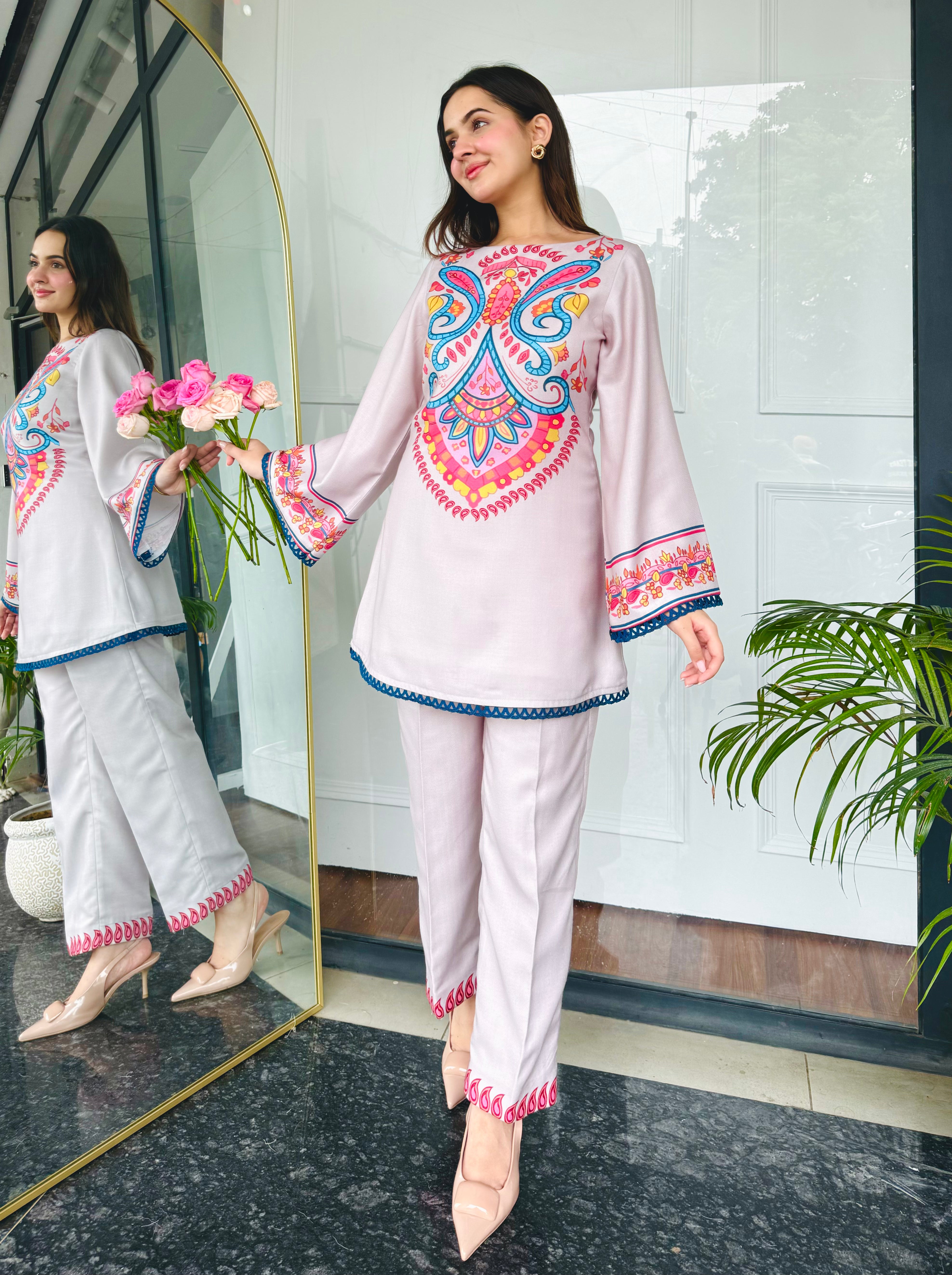 Noor-e-Rang Kurta Set
