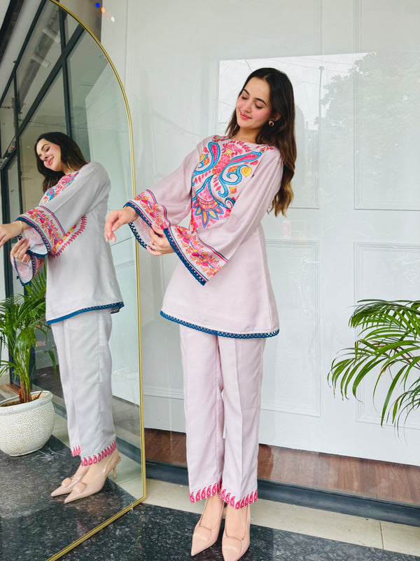Noor-e-Rang Kurta Set