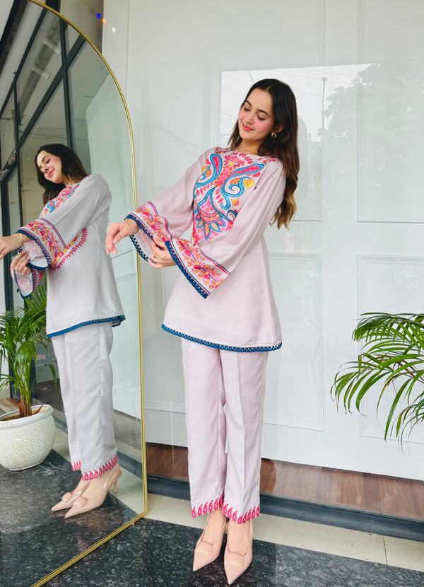 Noor-e-Rang Kurta Set