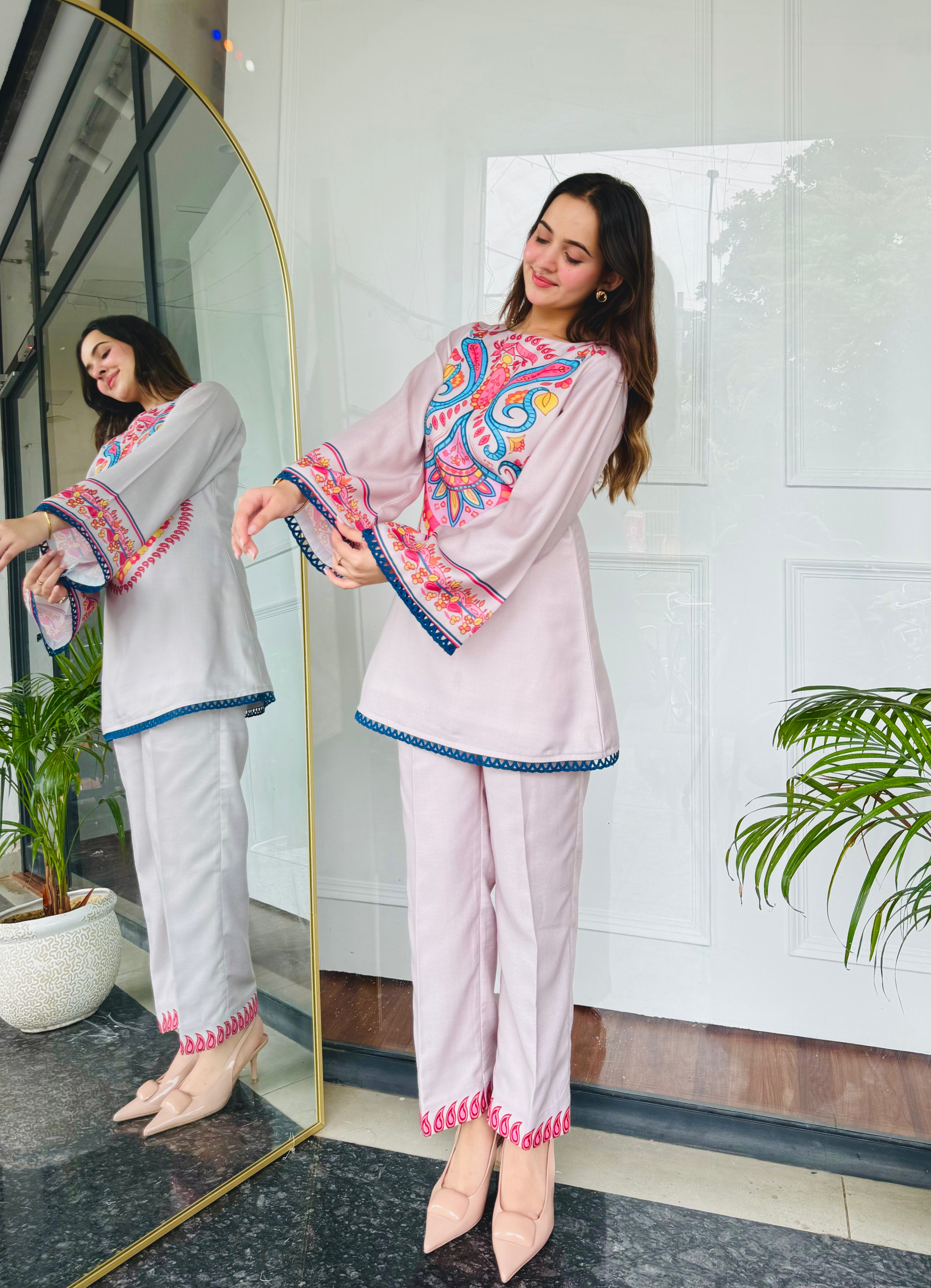 Noor-e-Rang Kurta Set