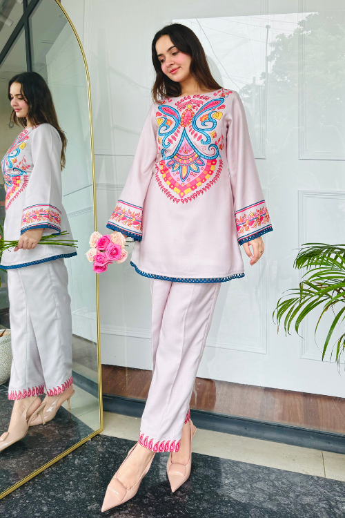 Noor-e-Rang Kurta Set